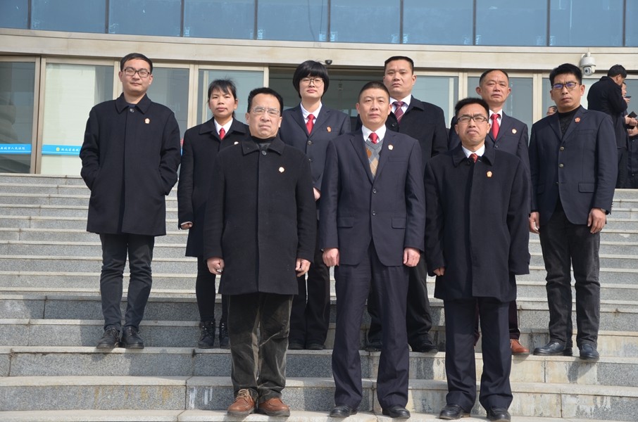 先进审判团队合影.JPG