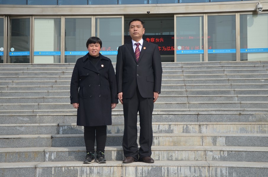 优秀审判辅助人员合影.JPG