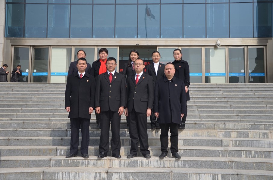 优秀裁判文书代表合影.JPG