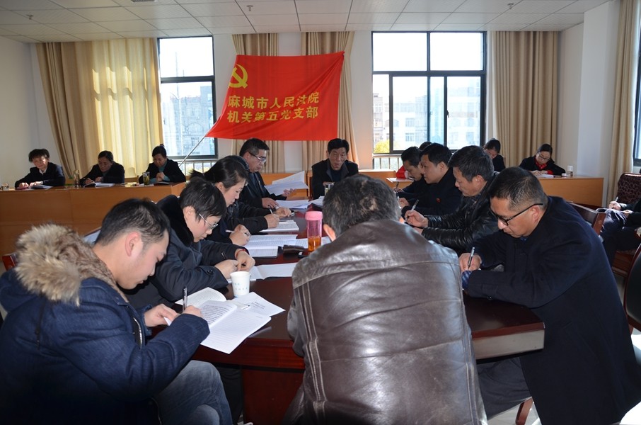 4第一组进行学习讨论.JPG