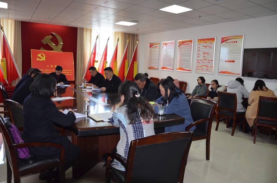 7第四组进行学习讨论.JPG