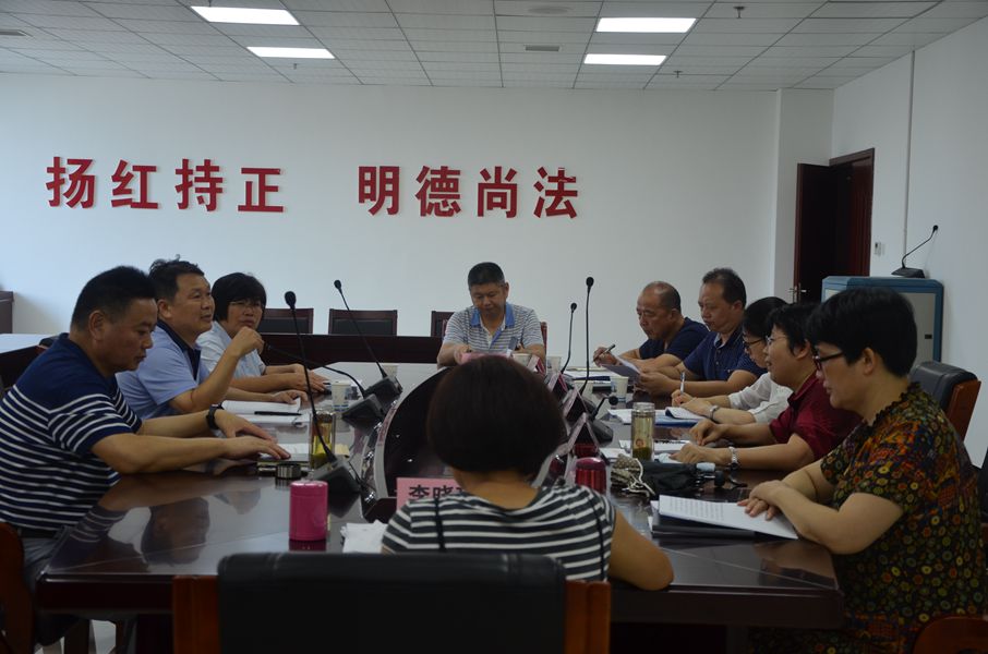 3麻城市人大调研组一行听取法院工作汇报.JPG