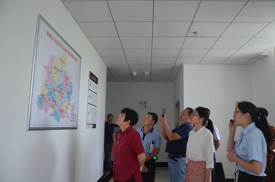 5麻城市人大调研组一行视察法院诉调对接中心.JPG