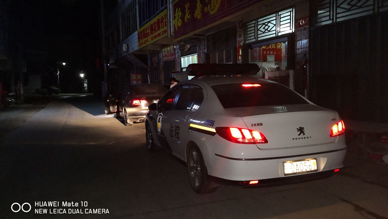 图二：冒夜赶往三河口法庭新选址.jpg