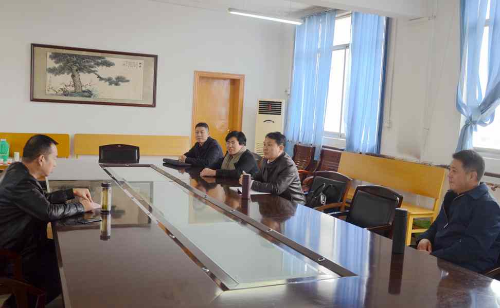 图二 在湖北宏源面业有限公司开展座谈会.JPG