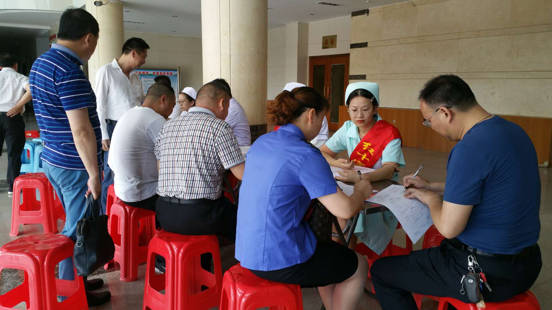 1登记报名参加献血.jpg