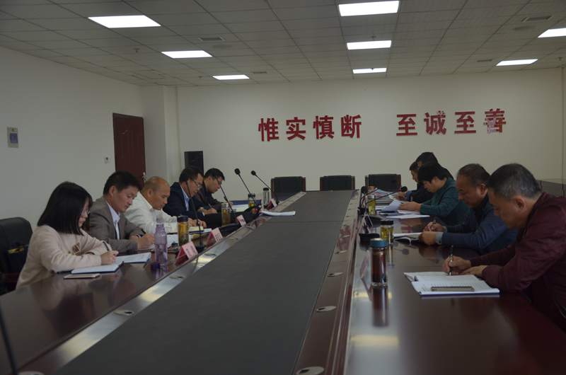 2召开座谈会.JPG