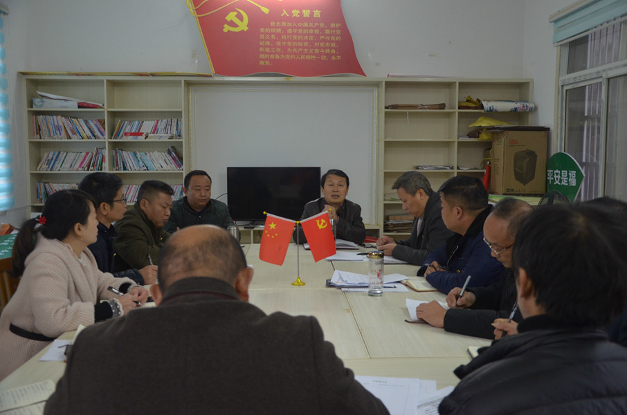 潘敬秋参加三福村参加民主生活会.JPG
