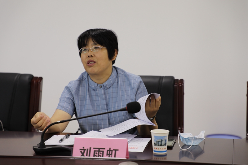1麻城市人大常委会副主任刘雨虹调研法院“七五”普法工作.JPG