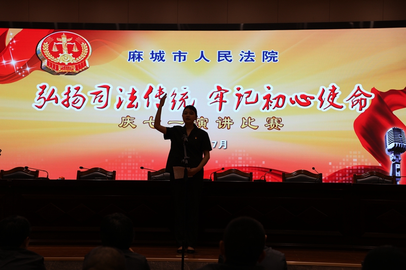 5董小雪演讲.JPG