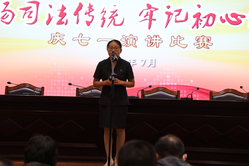 7邱丽演讲.JPG