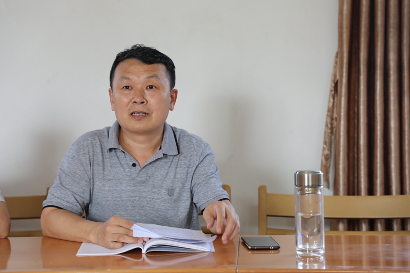图二  麻城法院党组书记、院长听取郑家寨村“两委”工作汇报并发言.JPG
