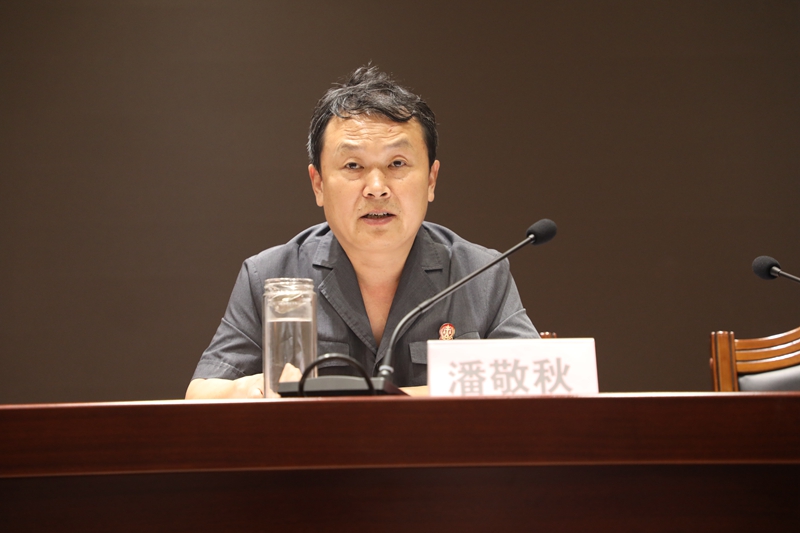 3麻城市法院党组书记、院长潘敬秋作表态发言.JPG