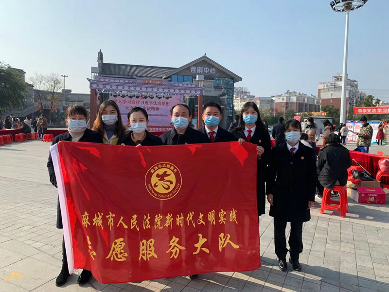 图一 麻城市人民法院宪法日活动部分干警合影.jpg