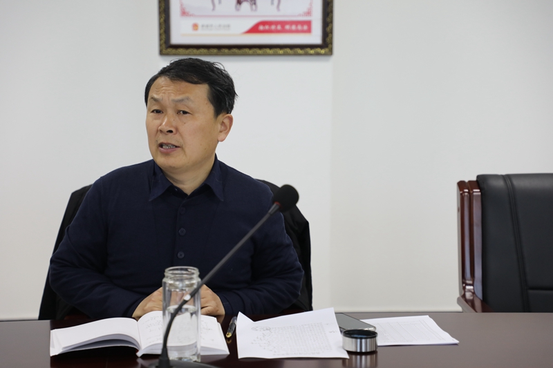 图二 麻城法院党组书记、院长潘敬秋参与推进会并讲话.JPG