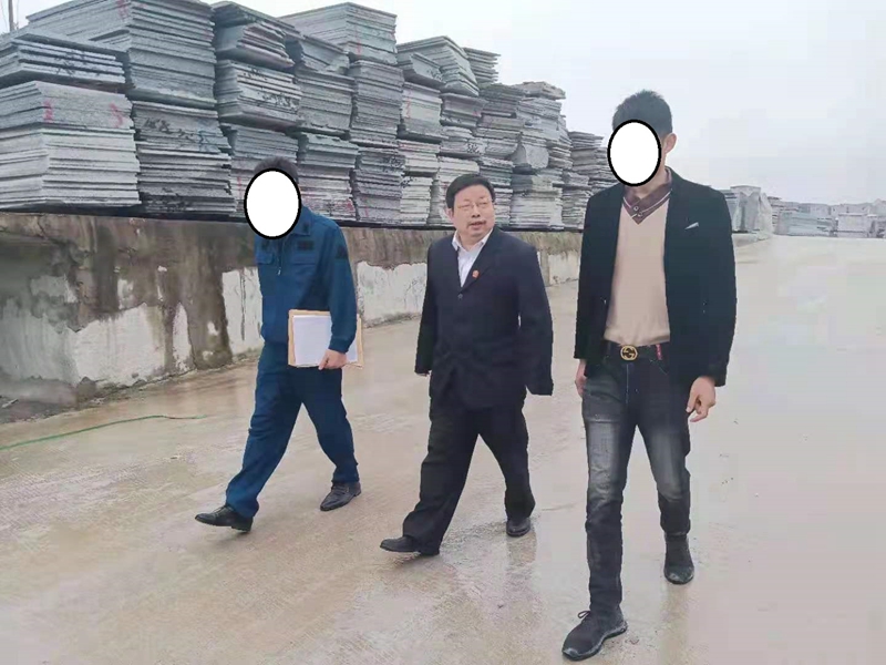 法官送法进企业.jpg