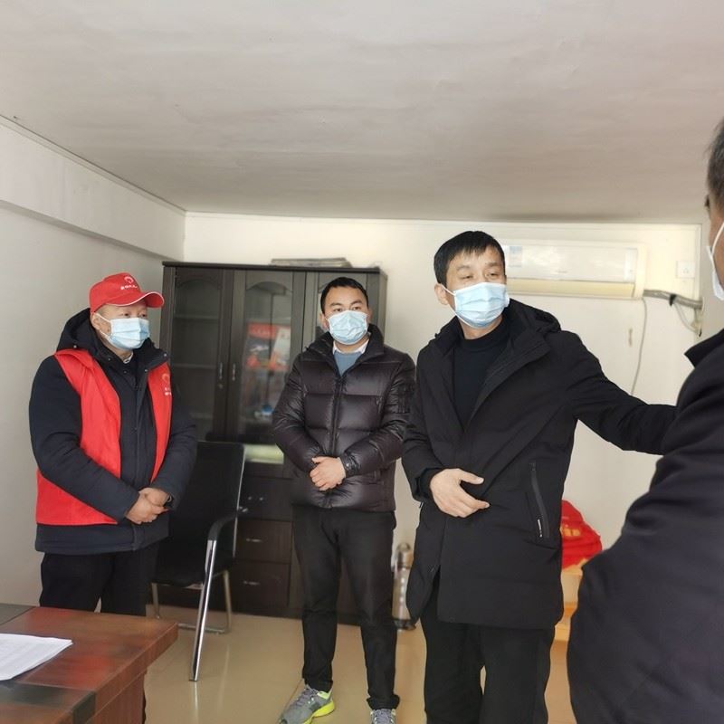 麻城市委常委、市纪委书记、市监委主任彭伍亚到陡坡山社区巡查.jpg