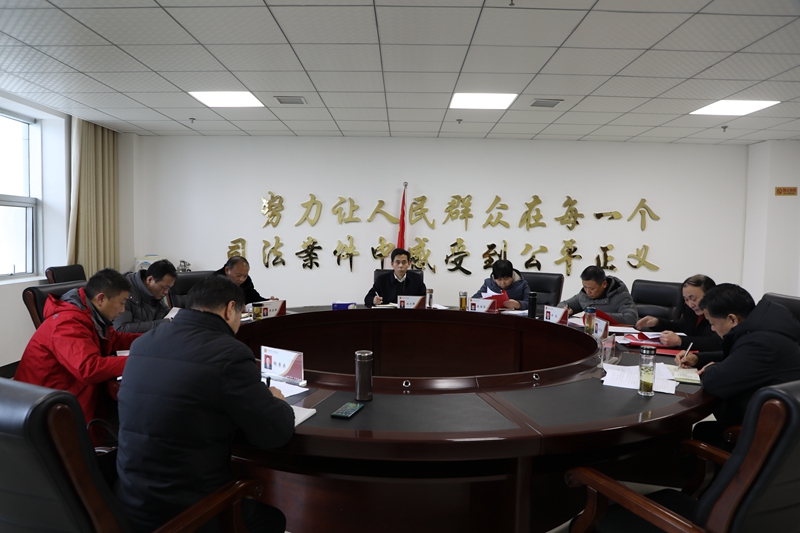 2月16日，麻城市法院召开党组会，确定了法院开展优化营商环境建设持续深化年活动工作思路.jpg